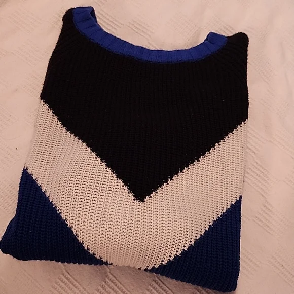 Express Oversized Sweater Sz. M - Picture 1 of 3